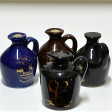020659 King Of Scots & QE2 Mini Flagons